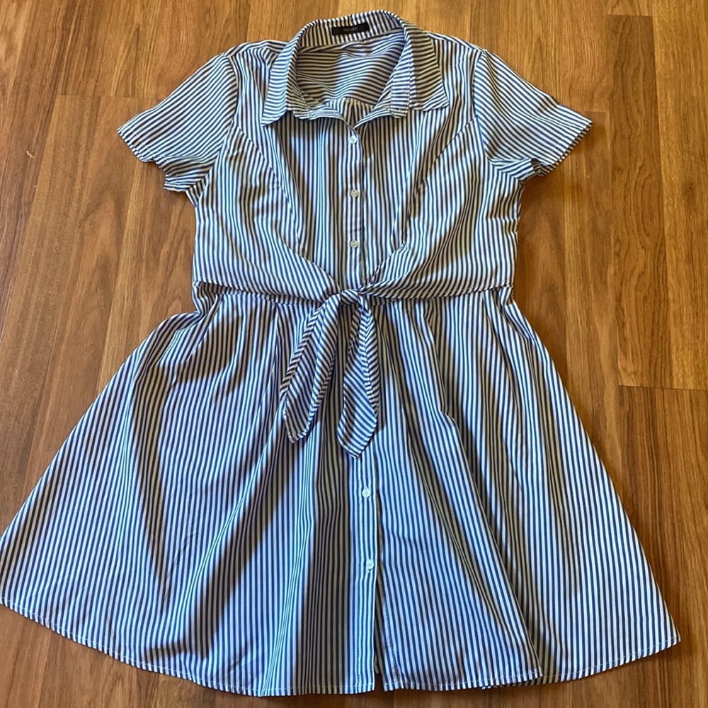 Blue/white striped midi dress. Forever 21 ladies size M, front buttoning and tie